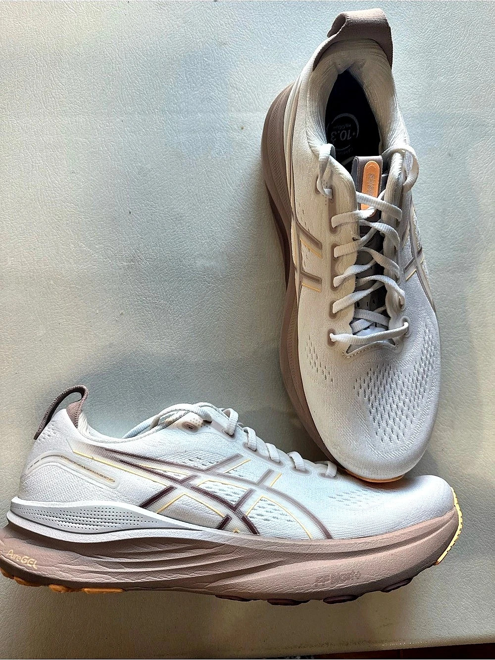 ASICS GEL-NIMBUS 26 Women's Running Shoes White & Champagne US 11.5